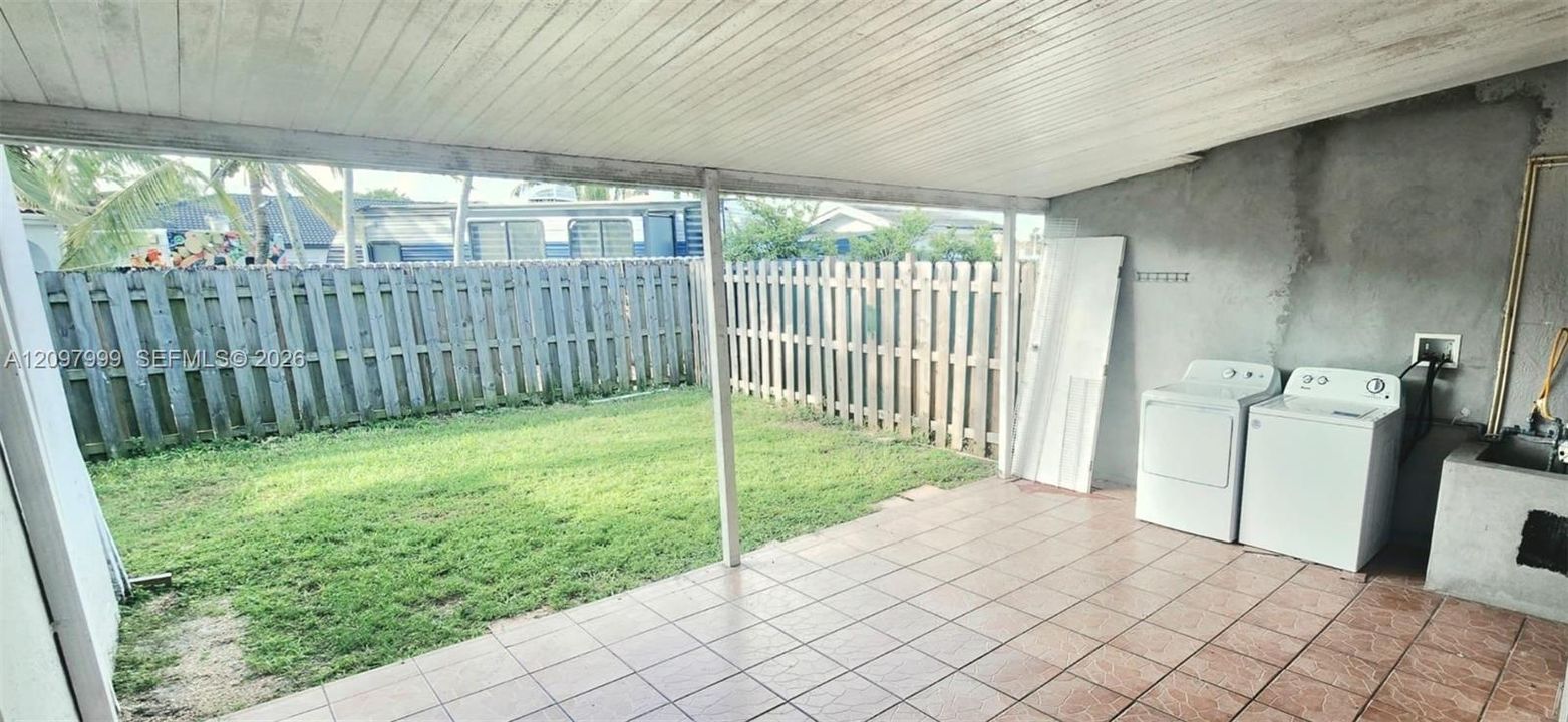 For Rent: $3,000 (3 beds, 1 baths, 1610 Square Feet)