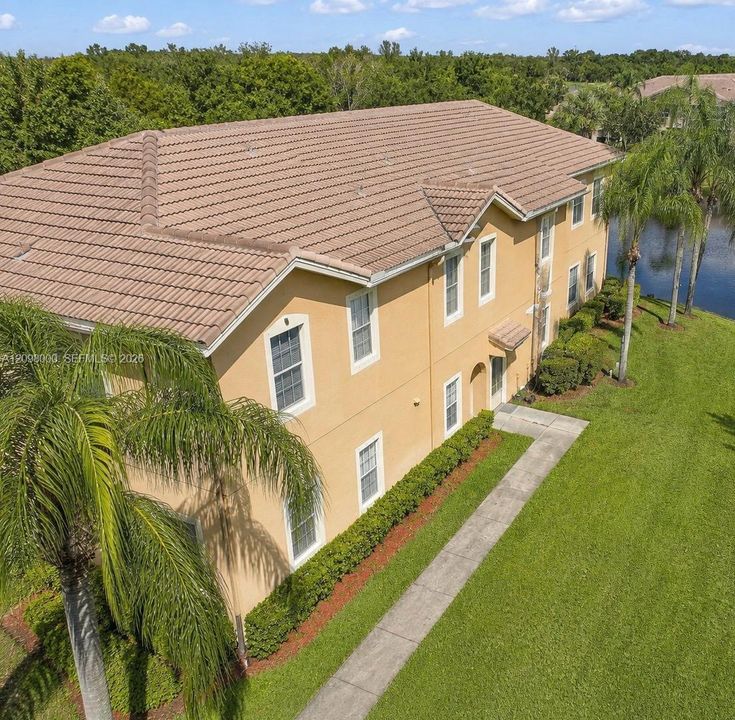 For Rent: $2,800 (3 beds, 2 baths, 1210 Square Feet)