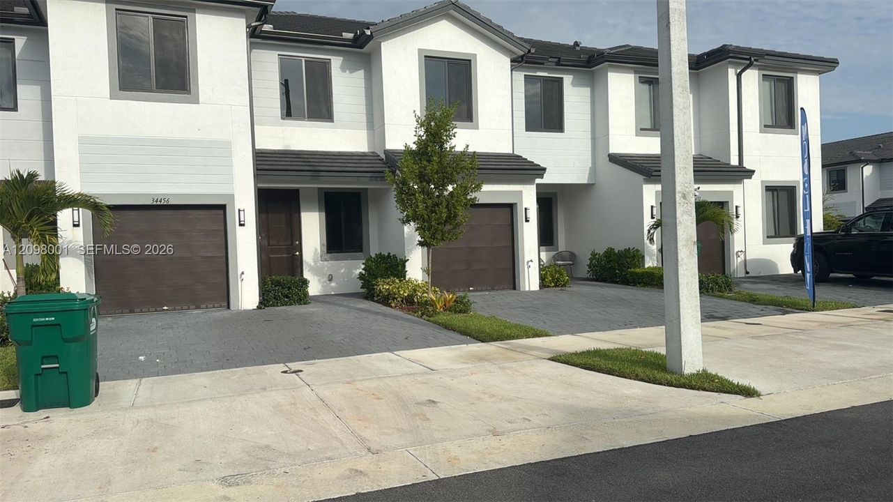 For Sale: $380,990 (3 beds, 2 baths, 1558 Square Feet)