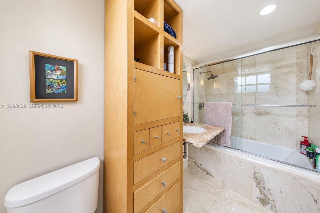 For Rent: $4,000 (3 beds, 2 baths, 1368 Square Feet)