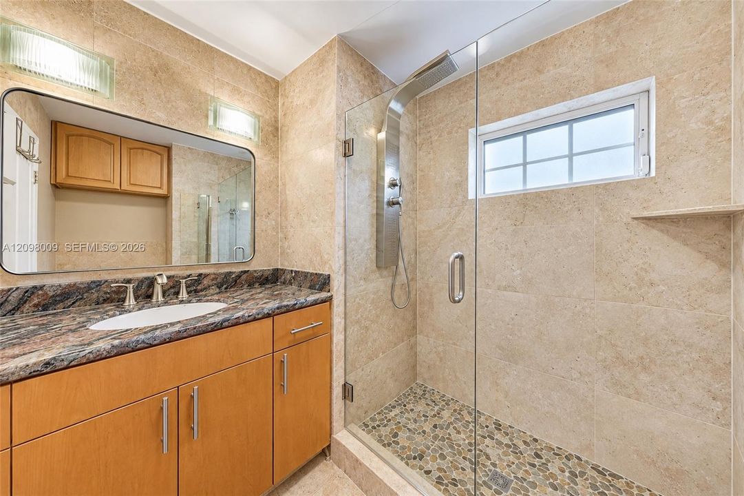 For Rent: $4,000 (3 beds, 2 baths, 1368 Square Feet)