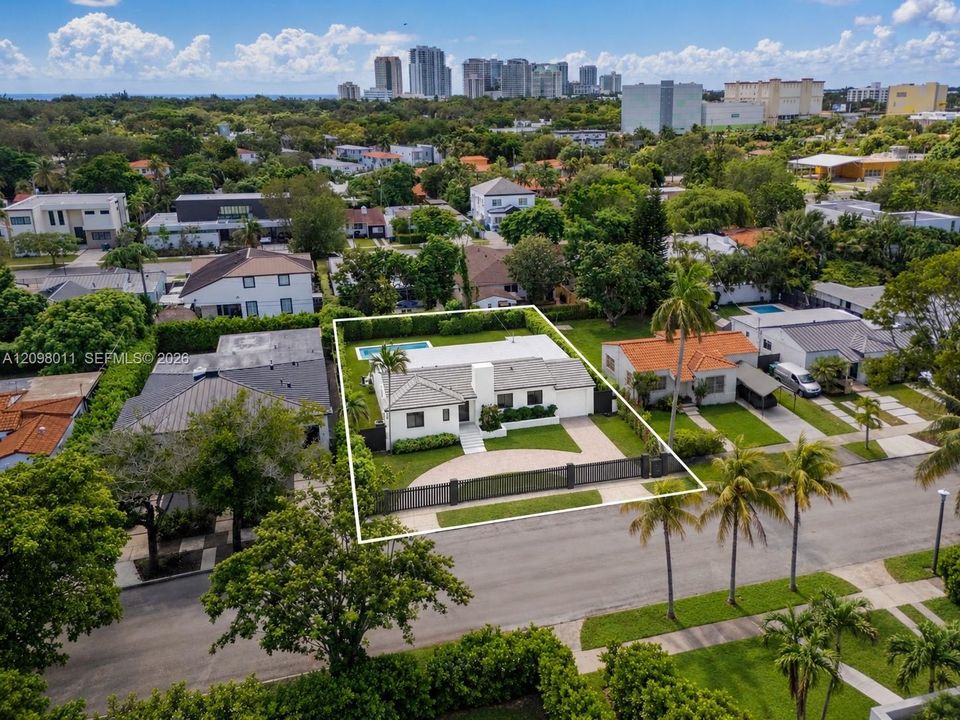 На продажу: $2,125,000 (4 спален, 3 ванн, 2227 Квадратных фут)