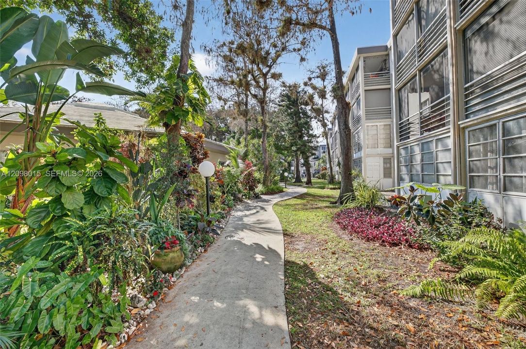 For Sale: $87,500 (2 beds, 2 baths, 960 Square Feet)