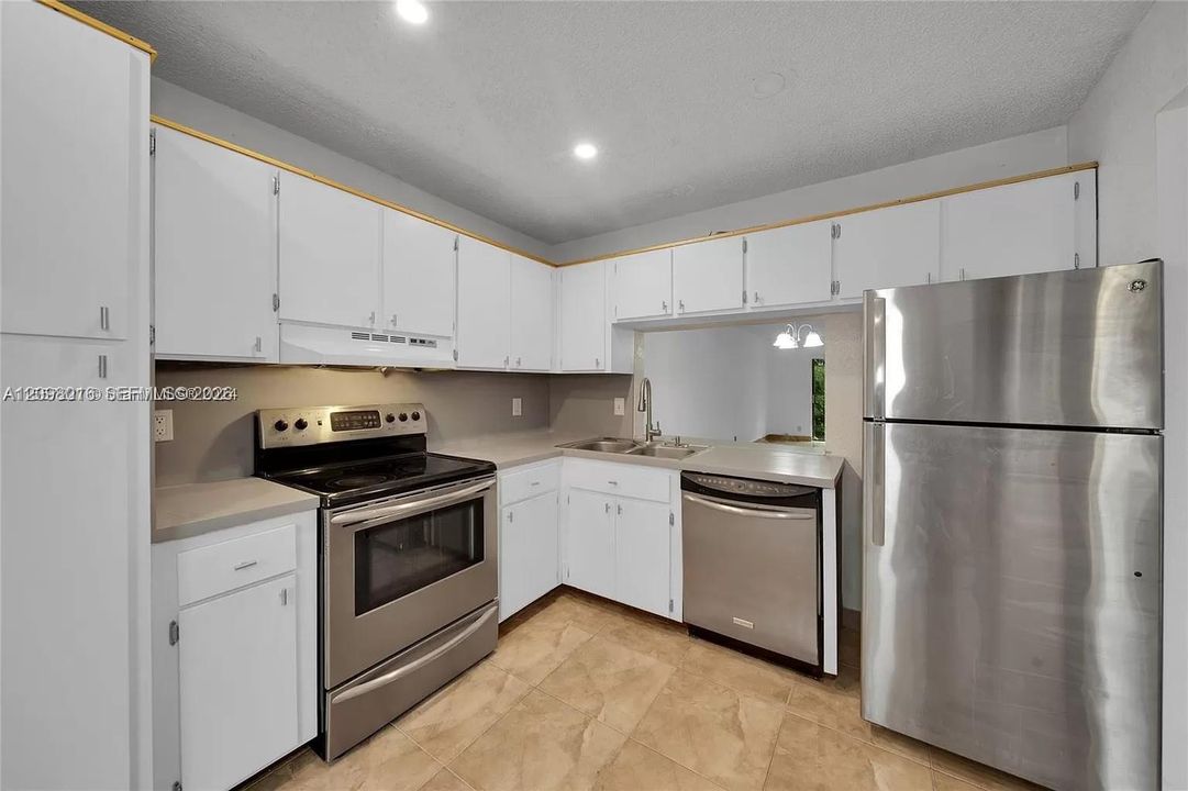 For Sale: $358,990 (2 beds, 2 baths, 1428 Square Feet)