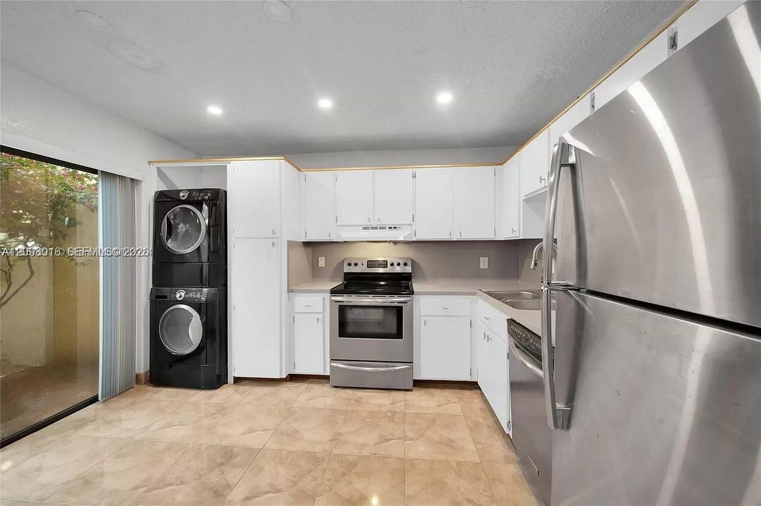For Sale: $358,990 (2 beds, 2 baths, 1428 Square Feet)