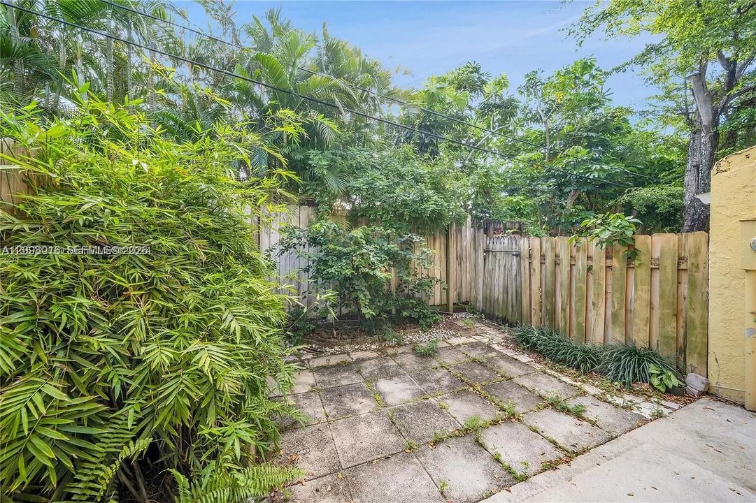For Sale: $358,990 (2 beds, 2 baths, 1428 Square Feet)