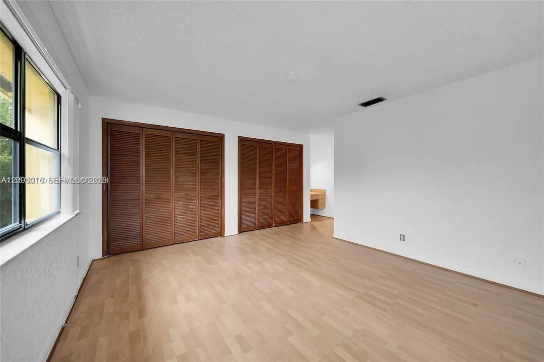 For Sale: $358,990 (2 beds, 2 baths, 1428 Square Feet)