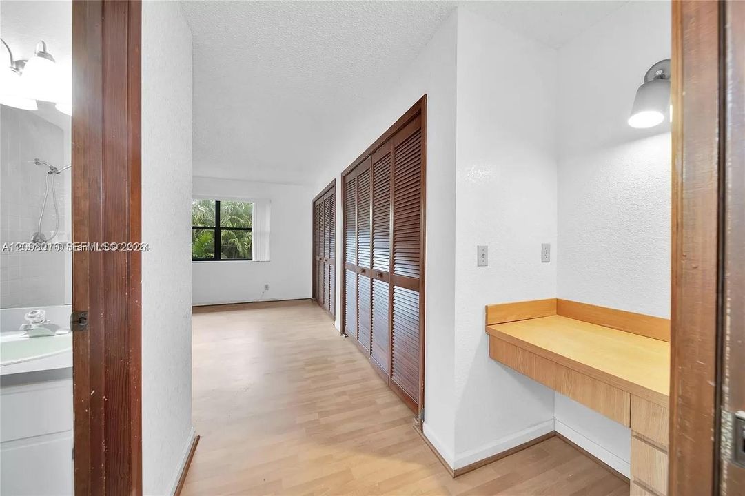 For Sale: $358,990 (2 beds, 2 baths, 1428 Square Feet)