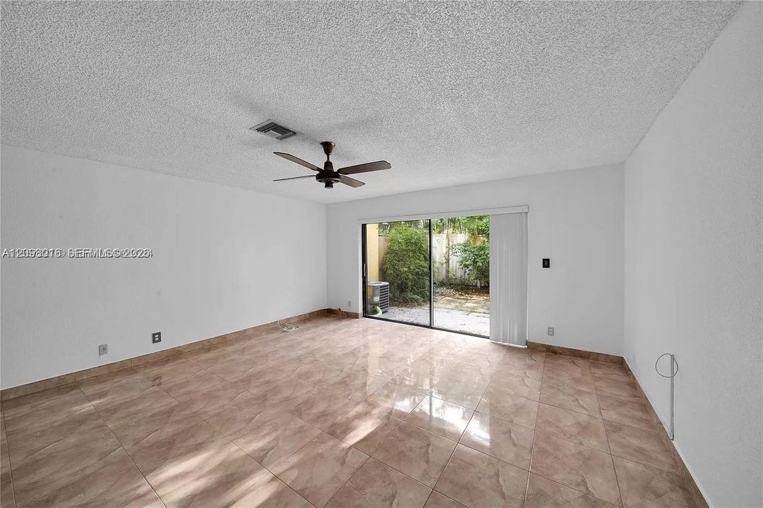 For Sale: $358,990 (2 beds, 2 baths, 1428 Square Feet)