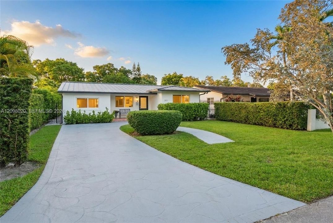 En Venta: $999,000 (3 camas, 2 baños, 1741 Pies cuadrados)