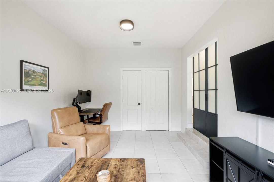 En Venta: $999,000 (3 camas, 2 baños, 1741 Pies cuadrados)