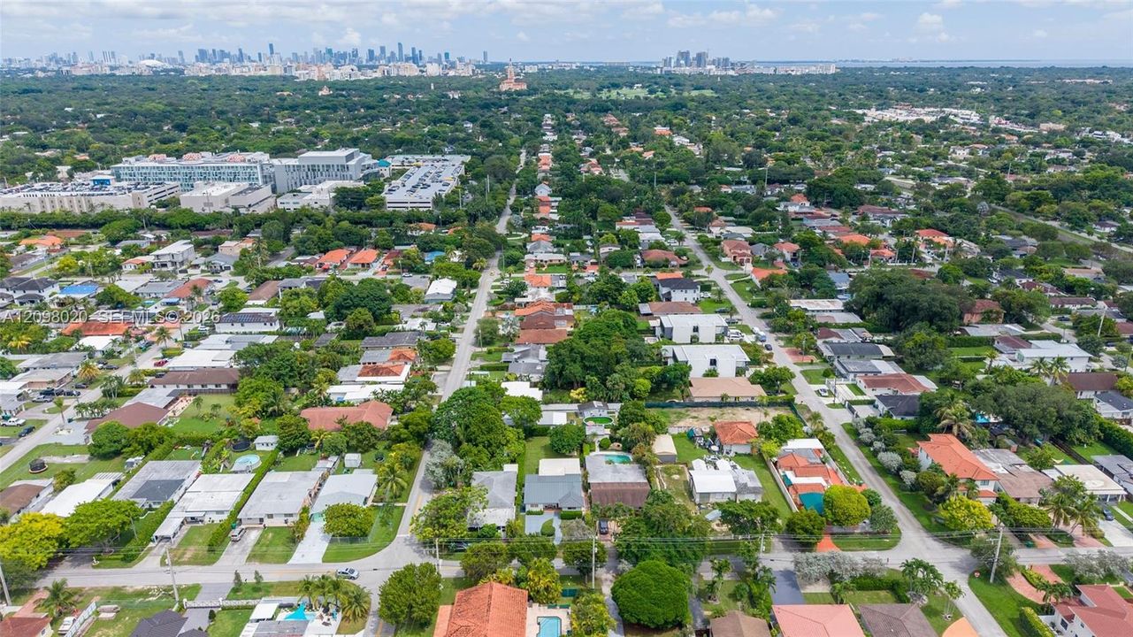 En Venta: $999,000 (3 camas, 2 baños, 1741 Pies cuadrados)