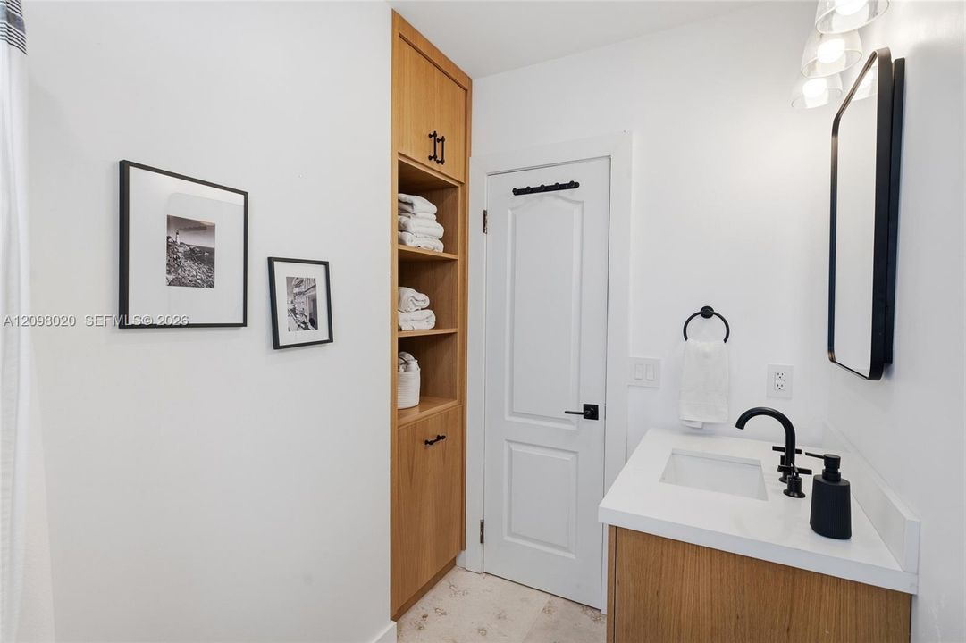 En Venta: $999,000 (3 camas, 2 baños, 1741 Pies cuadrados)