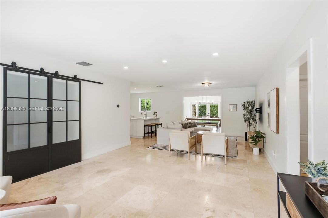 En Venta: $999,000 (3 camas, 2 baños, 1741 Pies cuadrados)