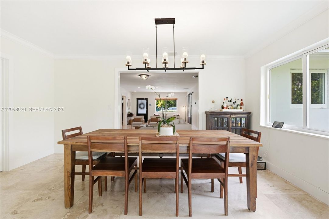 En Venta: $999,000 (3 camas, 2 baños, 1741 Pies cuadrados)