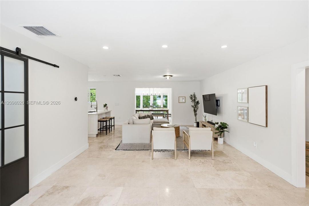 En Venta: $999,000 (3 camas, 2 baños, 1741 Pies cuadrados)