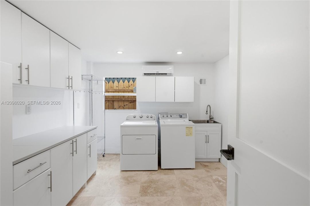 En Venta: $999,000 (3 camas, 2 baños, 1741 Pies cuadrados)