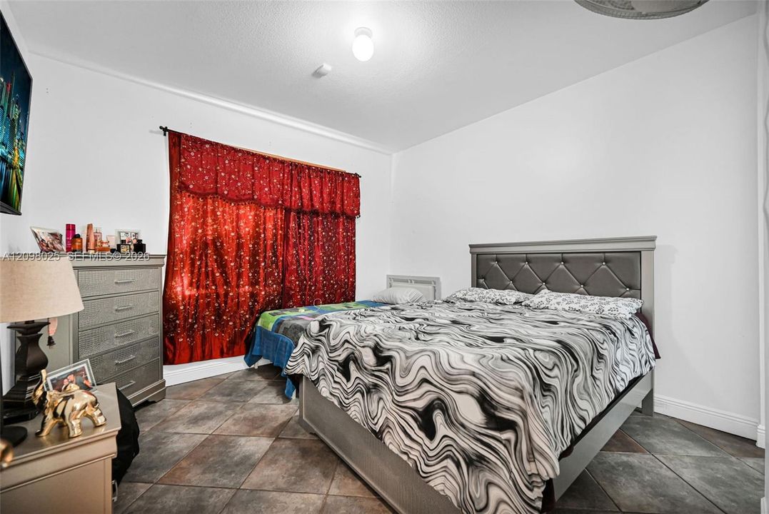 На продажу: $999,999 (5 спален, 3 ванн, 2598 Квадратных фут)
