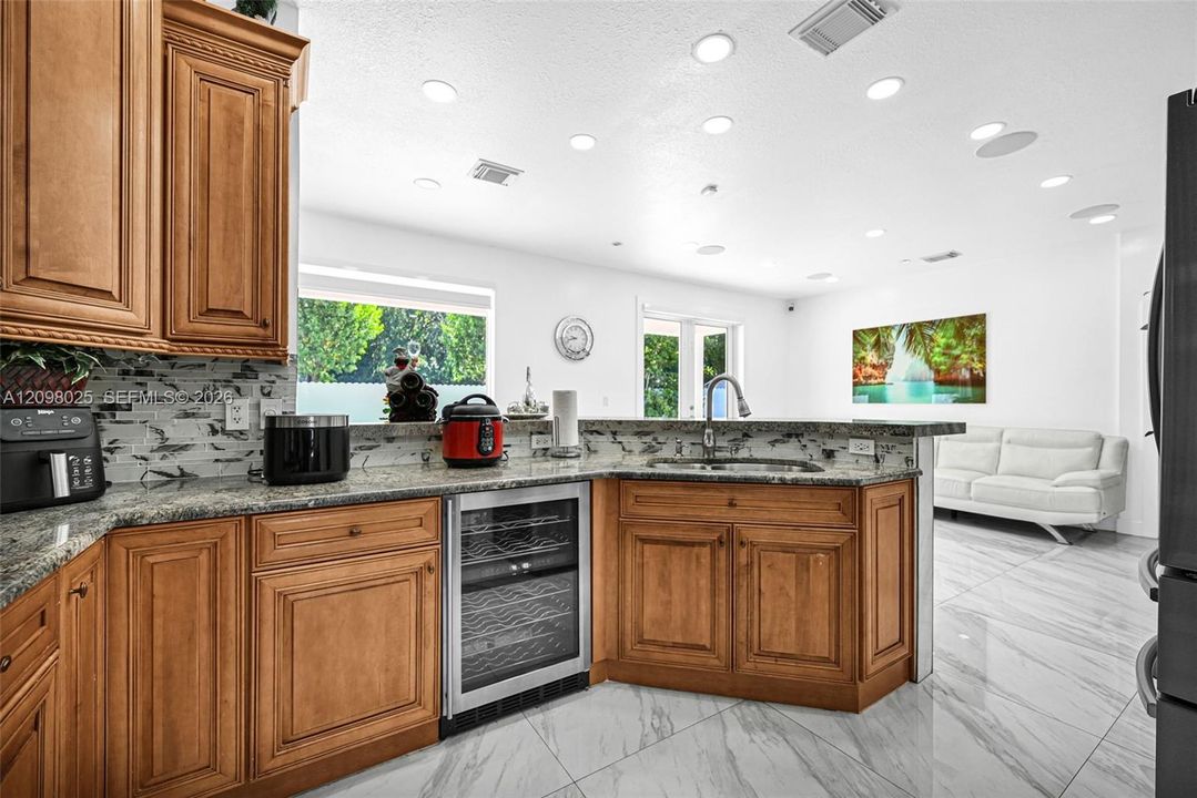 На продажу: $999,999 (5 спален, 3 ванн, 2598 Квадратных фут)