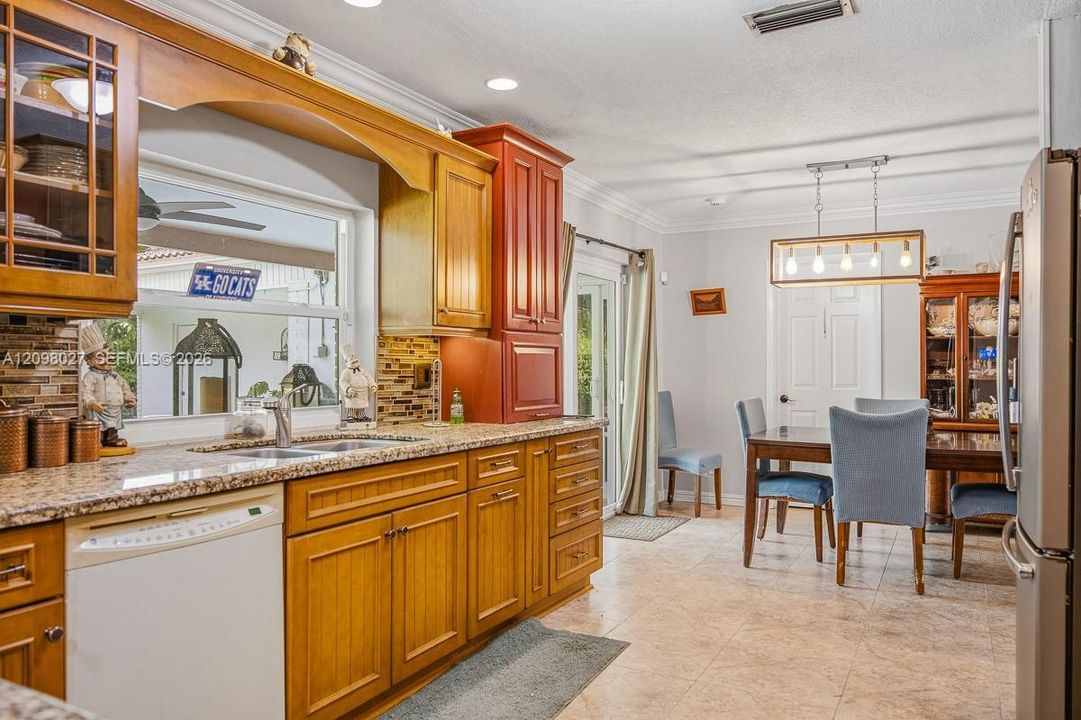 For Rent: $925 (0 beds, 0 baths, 1945 Square Feet)