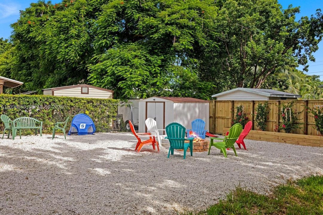 For Sale: $735,000 (3 beds, 2 baths, 1120 Square Feet)