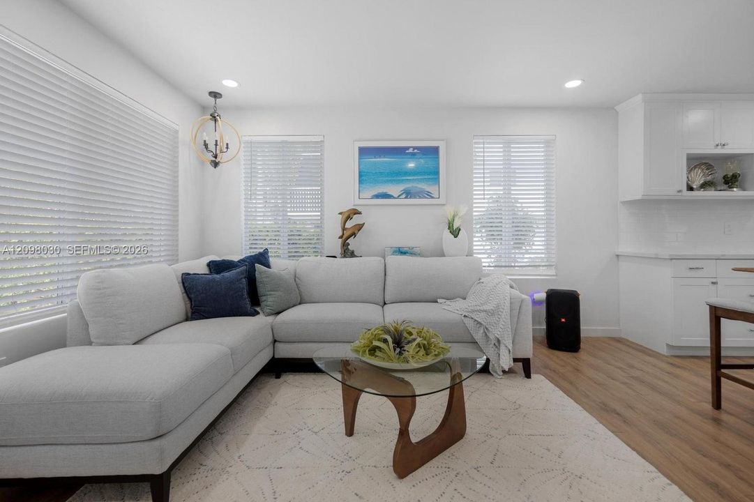 For Sale: $735,000 (3 beds, 2 baths, 1120 Square Feet)
