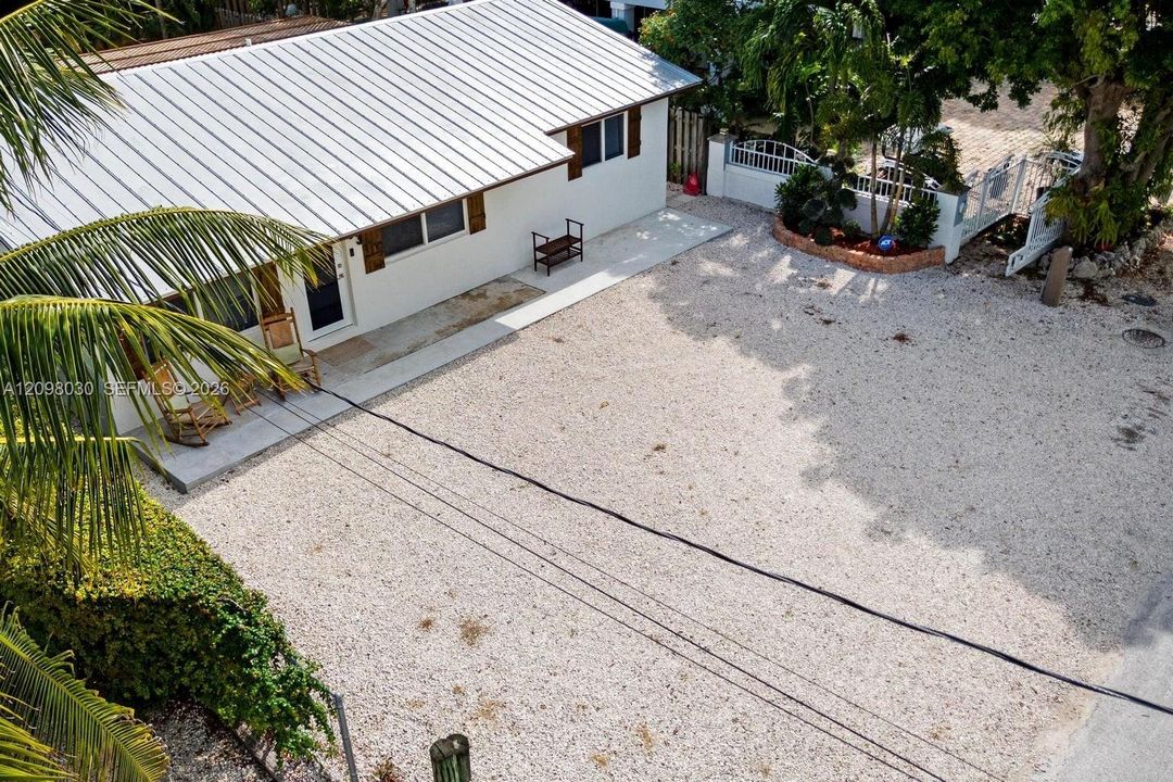 For Sale: $735,000 (3 beds, 2 baths, 1120 Square Feet)