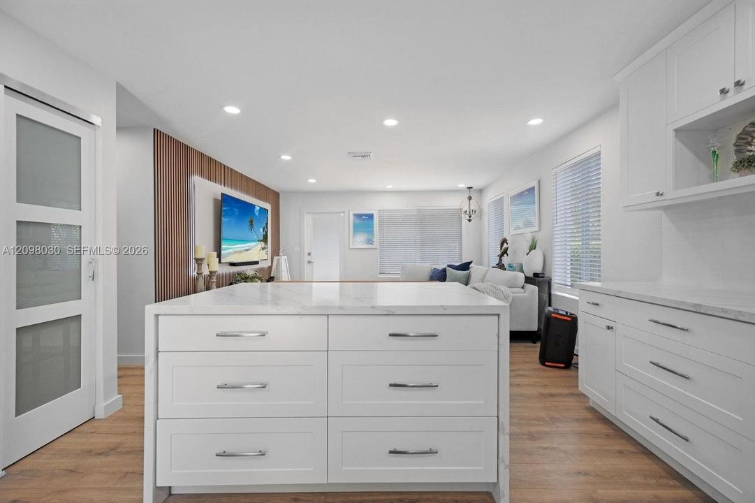 For Sale: $735,000 (3 beds, 2 baths, 1120 Square Feet)