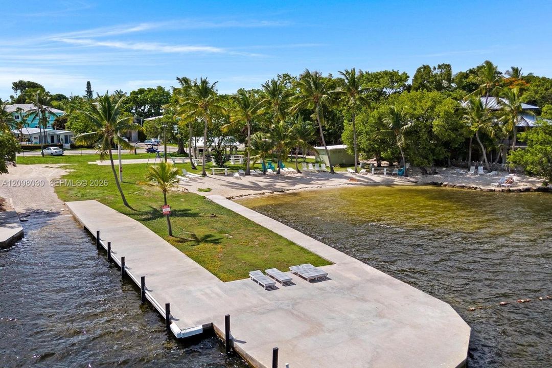 For Sale: $735,000 (3 beds, 2 baths, 1120 Square Feet)