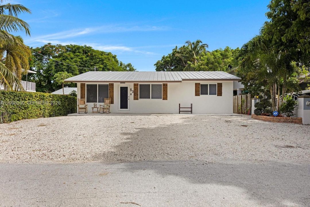 For Sale: $735,000 (3 beds, 2 baths, 1120 Square Feet)