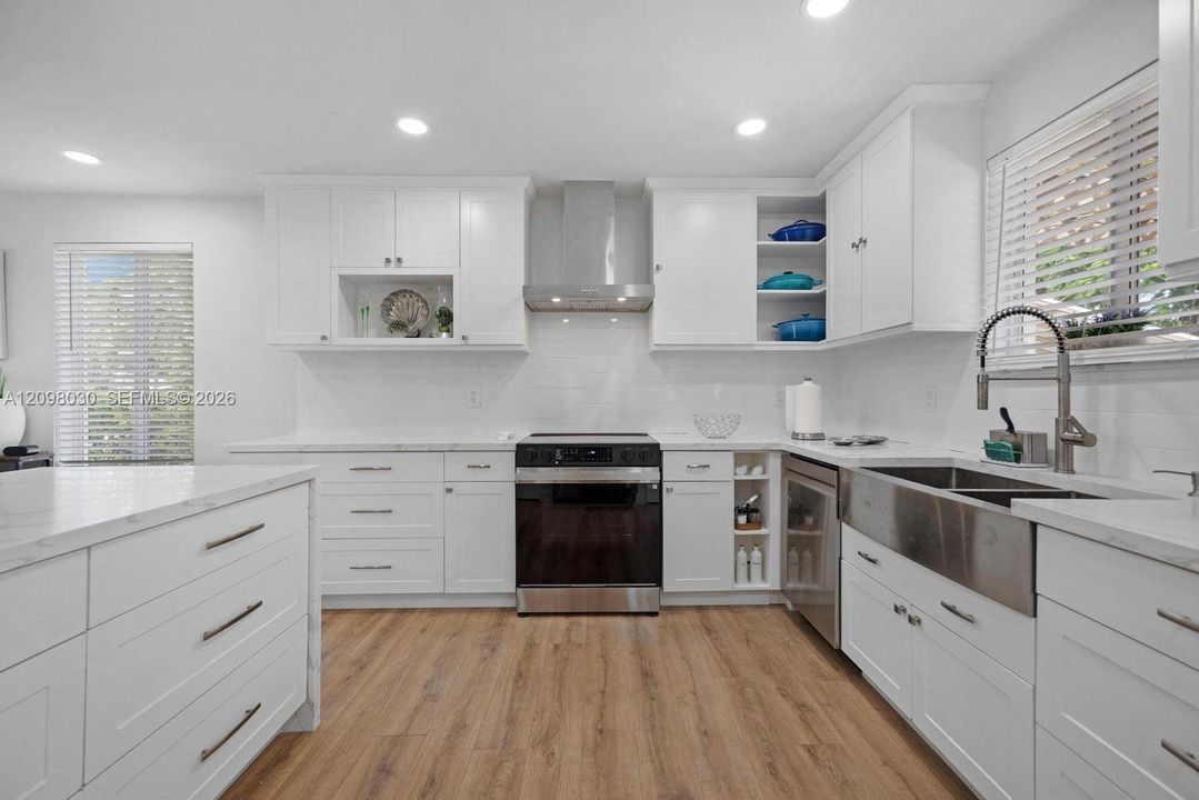 For Sale: $735,000 (3 beds, 2 baths, 1120 Square Feet)