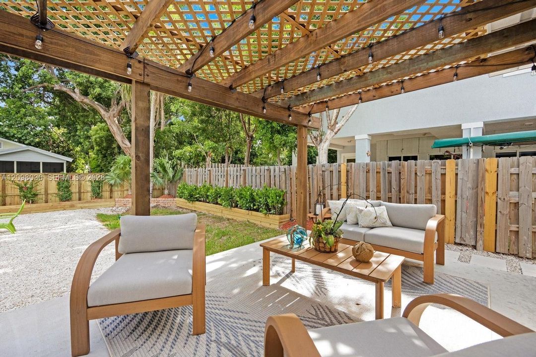 For Sale: $735,000 (3 beds, 2 baths, 1120 Square Feet)