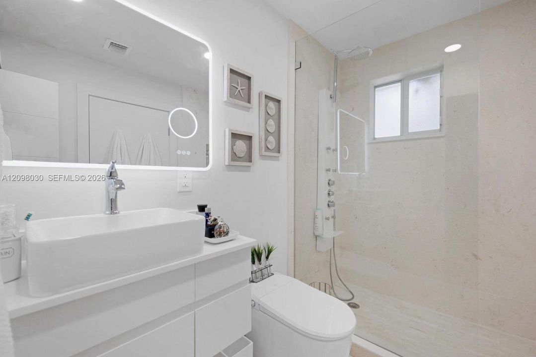 For Sale: $735,000 (3 beds, 2 baths, 1120 Square Feet)