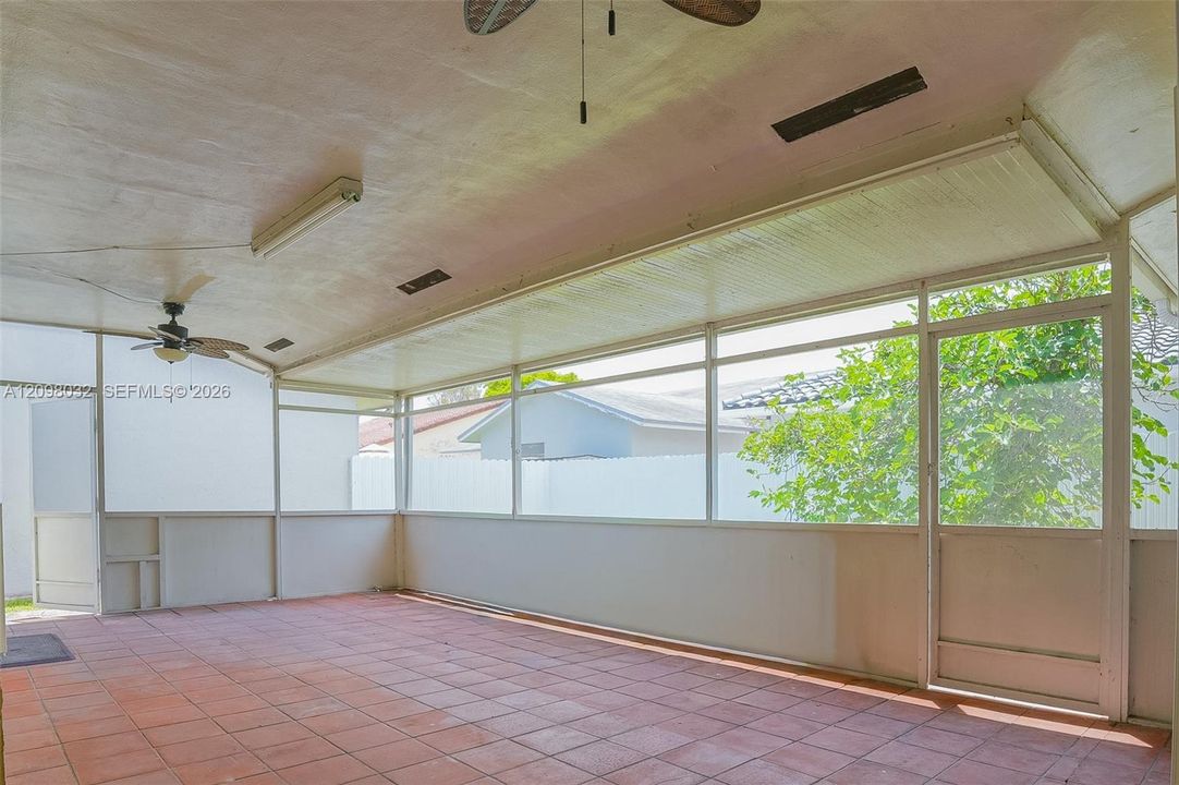 En Venta: $599,999 (3 camas, 2 baños, 1645 Pies cuadrados)