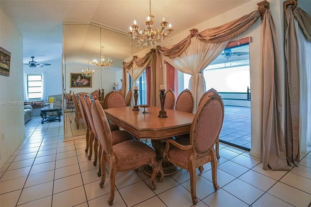 En Venta: $599,999 (3 camas, 2 baños, 1645 Pies cuadrados)