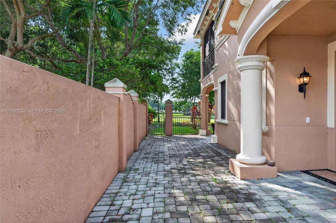 For Rent: $4,200 (3 beds, 2 baths, 1560 Square Feet)