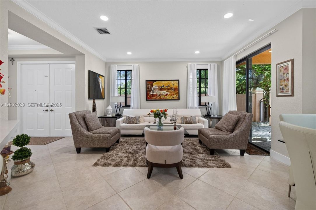 For Rent: $4,200 (3 beds, 2 baths, 1560 Square Feet)