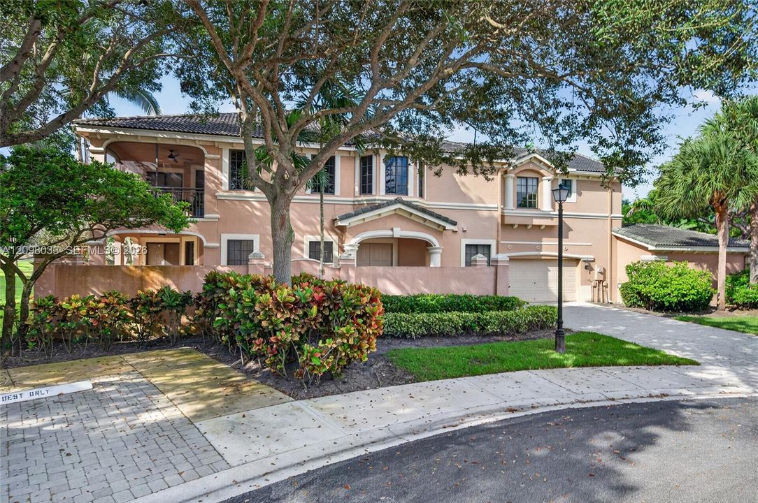 For Rent: $4,200 (3 beds, 2 baths, 1560 Square Feet)