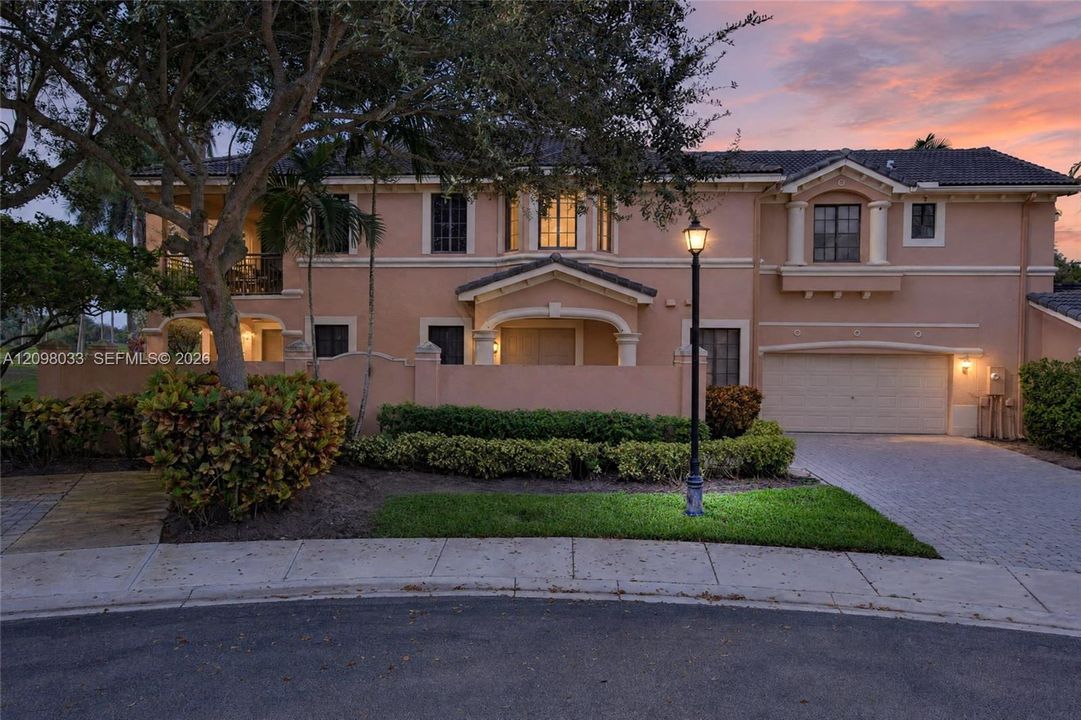 For Rent: $4,200 (3 beds, 2 baths, 1560 Square Feet)