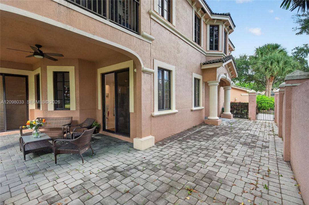 For Rent: $4,200 (3 beds, 2 baths, 1560 Square Feet)