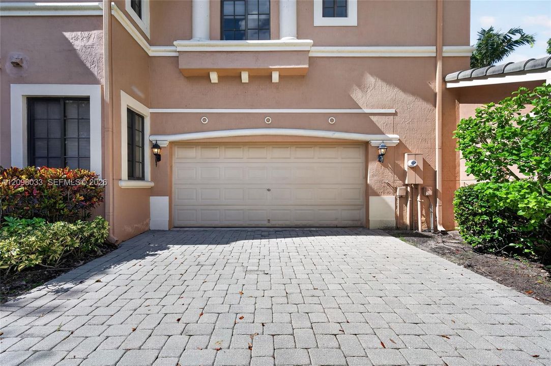 For Rent: $4,200 (3 beds, 2 baths, 1560 Square Feet)