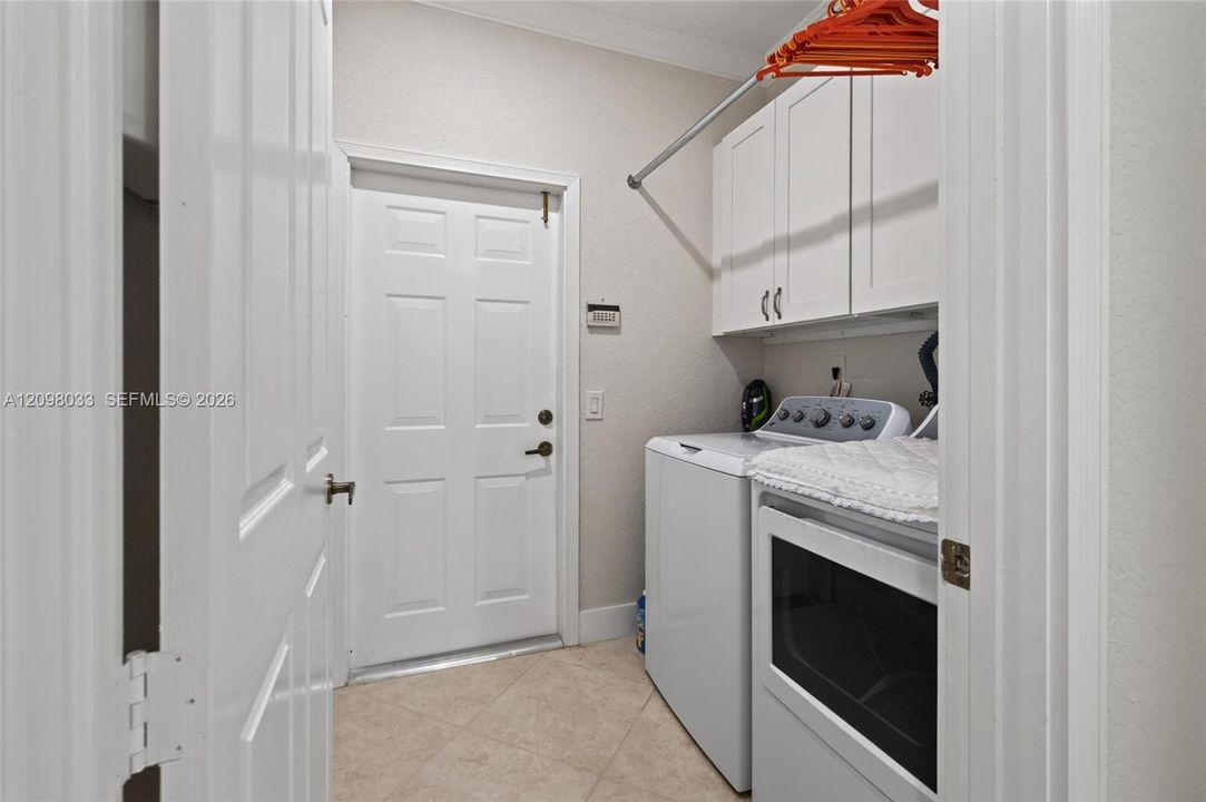 For Rent: $4,200 (3 beds, 2 baths, 1560 Square Feet)