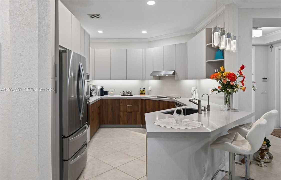 For Rent: $4,200 (3 beds, 2 baths, 1560 Square Feet)