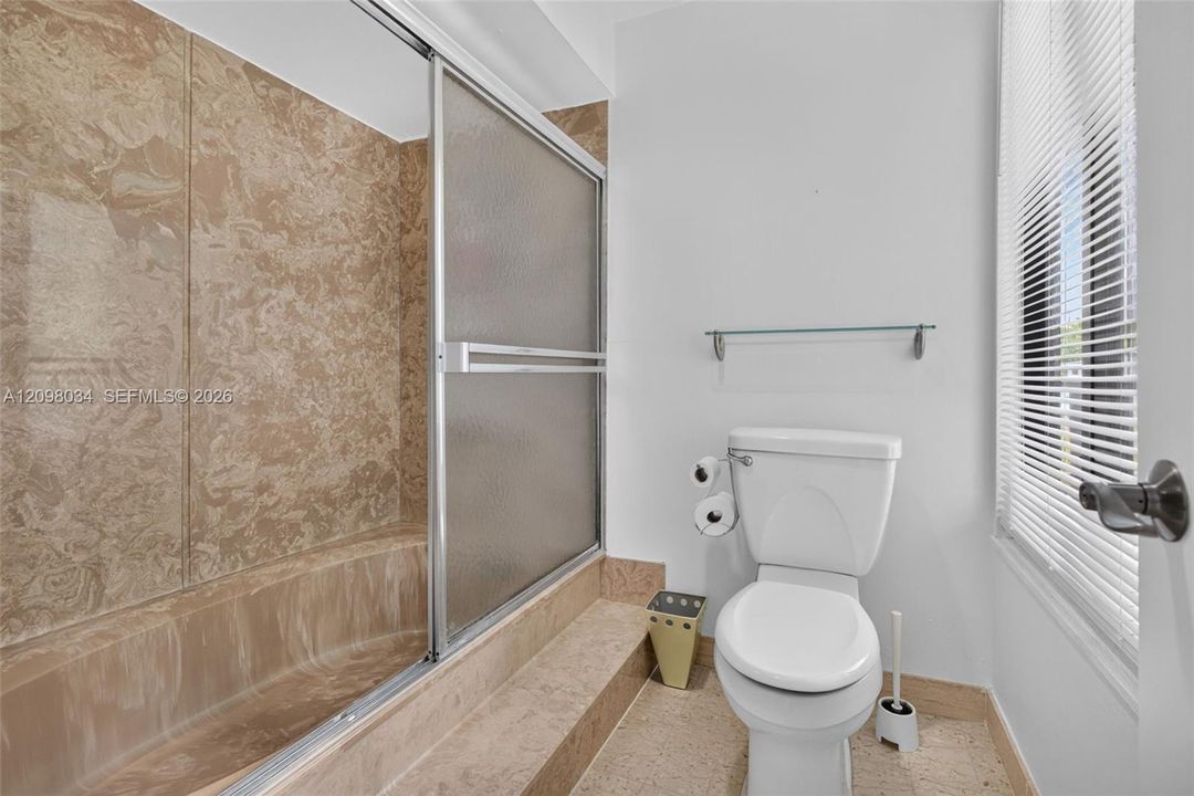На продажу: $475,000 (4 спален, 2 ванн, 1816 Квадратных фут)