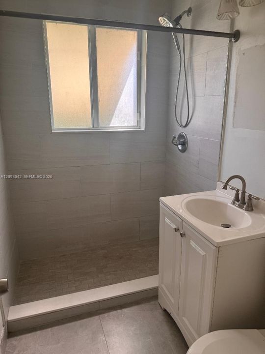 For Rent: $2,600 (2 beds, 1 baths, 761 Square Feet)