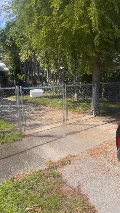 For Rent: $2,600 (2 beds, 1 baths, 761 Square Feet)