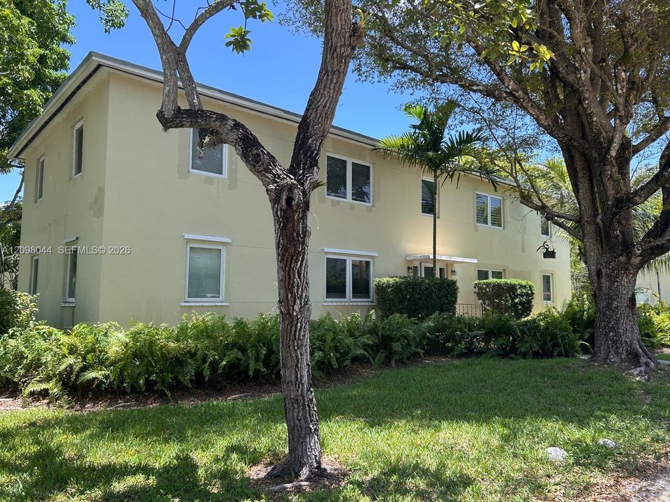 For Rent: $2,250 (2 beds, 1 baths, 672 Square Feet)