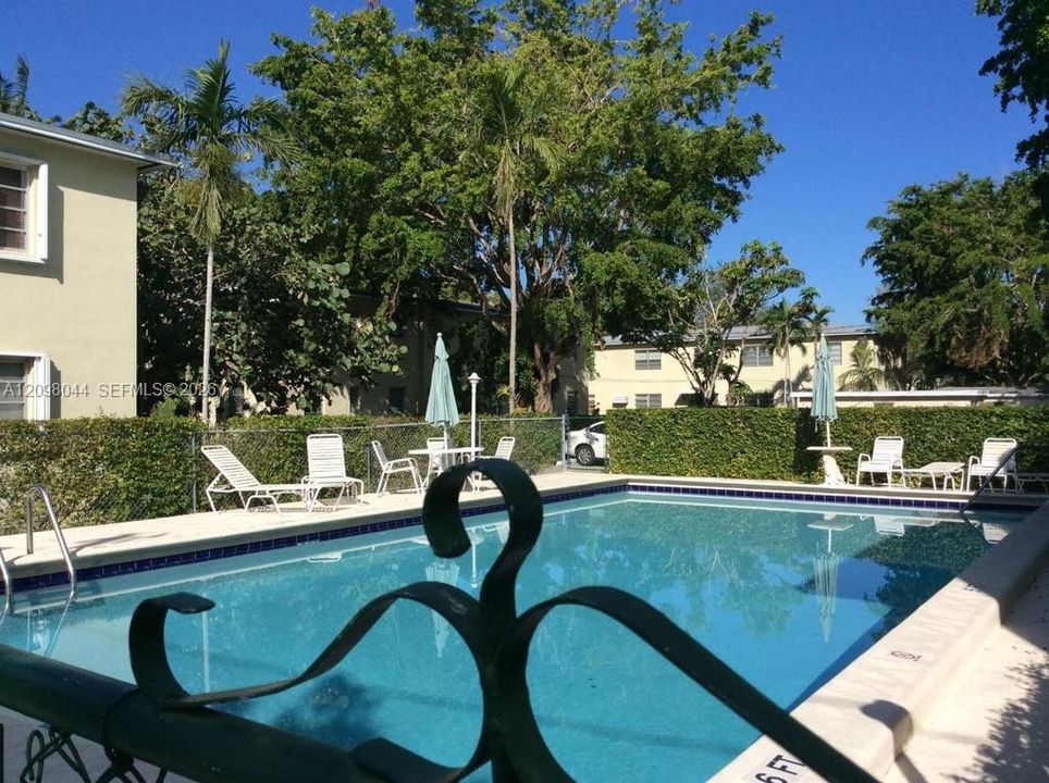 For Rent: $2,250 (2 beds, 1 baths, 672 Square Feet)