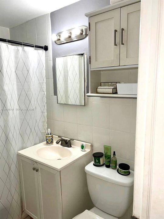 For Rent: $2,250 (2 beds, 1 baths, 672 Square Feet)