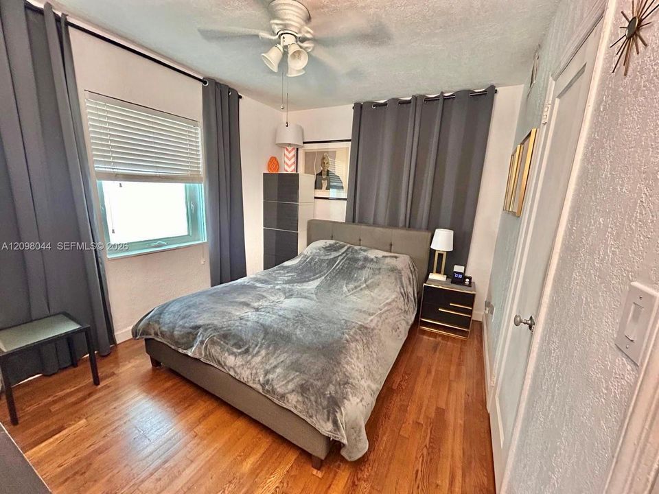 For Rent: $2,250 (2 beds, 1 baths, 672 Square Feet)